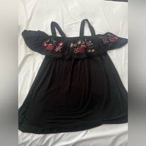 Black off & on shoulder 🌸 Flower shirt